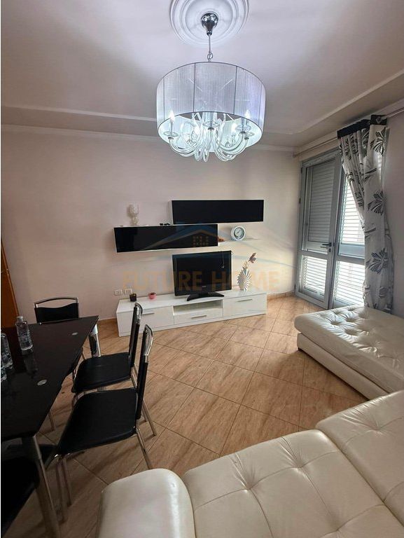 Qera, Apartament 2+1+2, Komuna e Parisit, Tirane