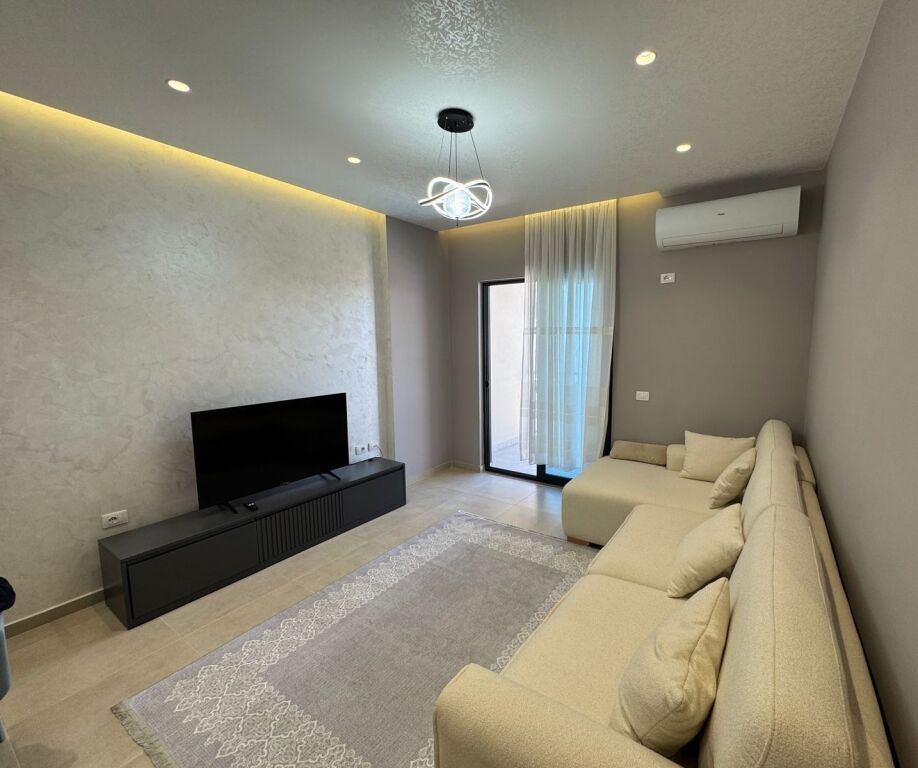 🏡 Shitet Apartament 1+1  📍 Rruga Skënderbeu, Golem