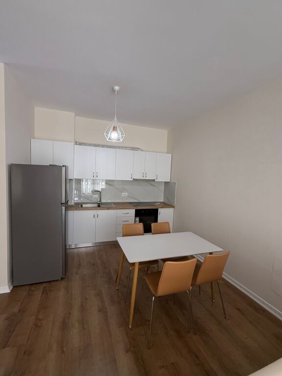 Qera | Apartament 1 + 1 | Rruga 5 Maji | 500 €/muaj