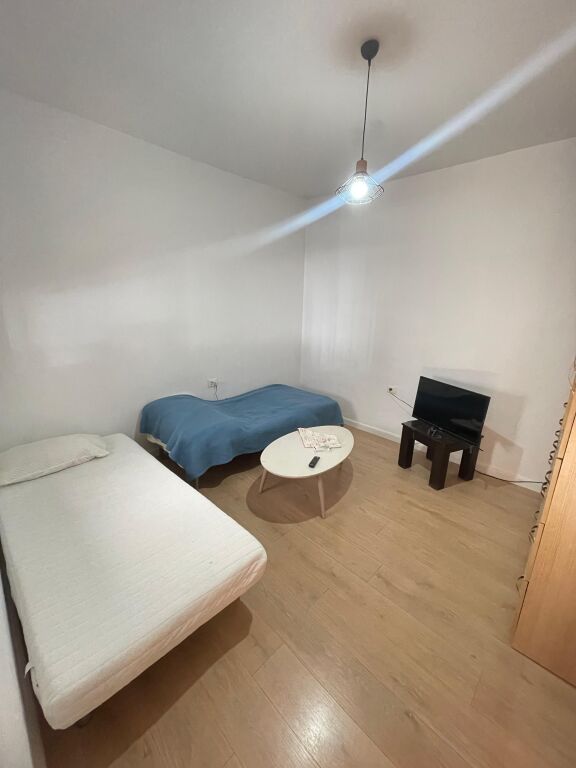Jepet shtepi me qera 2+1+ballkon 120m Selite e Vogel Tirane