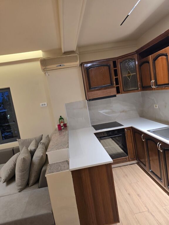 Jepet Me Qera Apartament 1+1+1 Ballkon