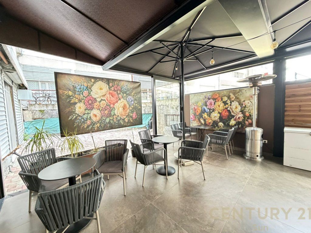 JEPET ME QIRA AMBJENT BAR KAFE NE KOMUN TE PARISIT
