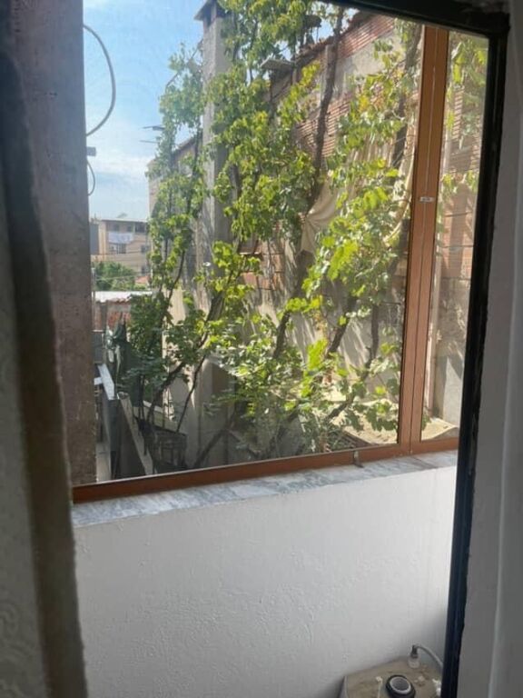 JEPET ME QERA KATI 2 I NJË SHTËPIE PRIVATE – ALLIAS
