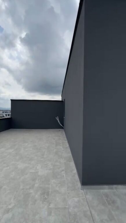 Shitet apartament 2+1 ne Kamez