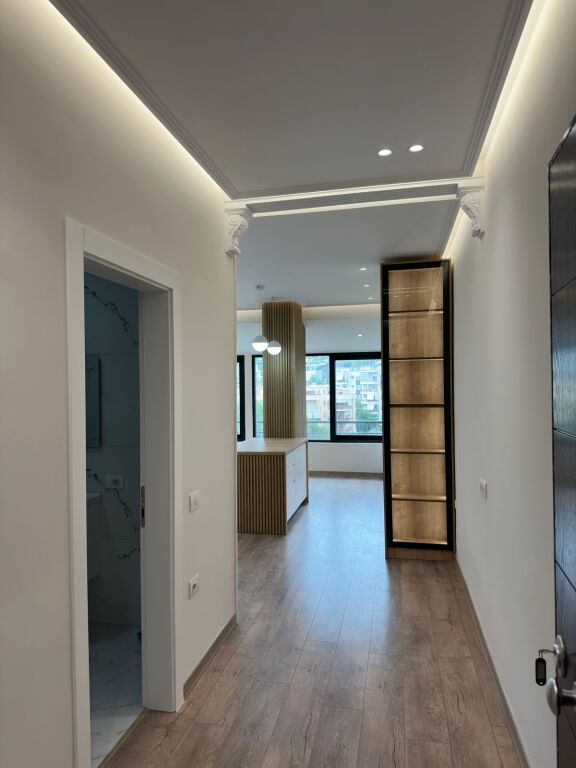 🏡 Shitet Apartament Super Luksoz 2+1 📍 Rruga Hamdi Garunja, Liqeni i Thatë (jo zonë malore)