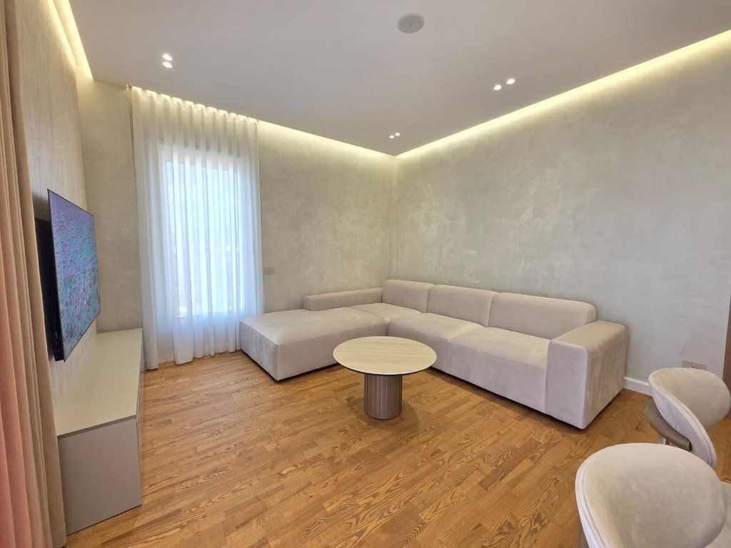 Jepet me qira apartament luksoz 3+1+3 duplex në Secret Garden Residence, me sipërfaqe 150 m² dhe i pabanuar më parë.