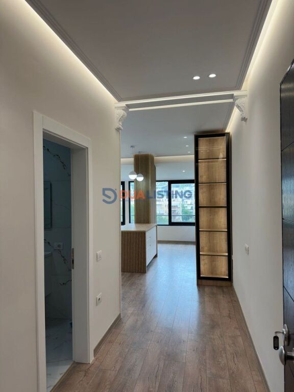 Apartament 2+1 Për Shitje me pamje nga Liqeni i Thatë!
