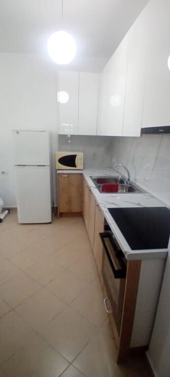 Jepet me qira 2+1+1 ISH FUSHA E AVIACIONIT 650€