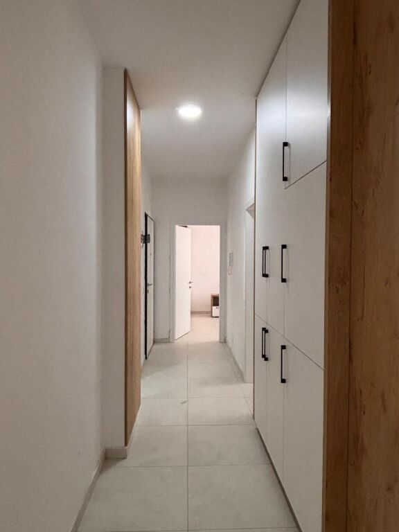 🏡 Jepet me qera apartament 2+1+2 📍 Adresa: Siri Kodra, Rruga Besa, Tirana💰 Çmimi: 70,000 lek/muaj