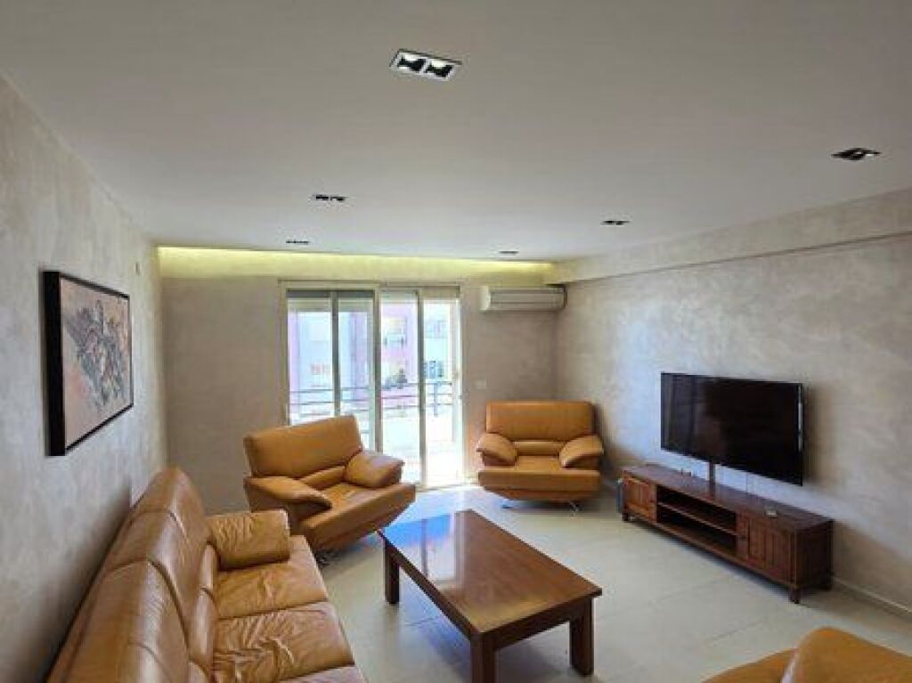 Jepet me qera apartament 2+1 tek Kompleksi Malajzan!!