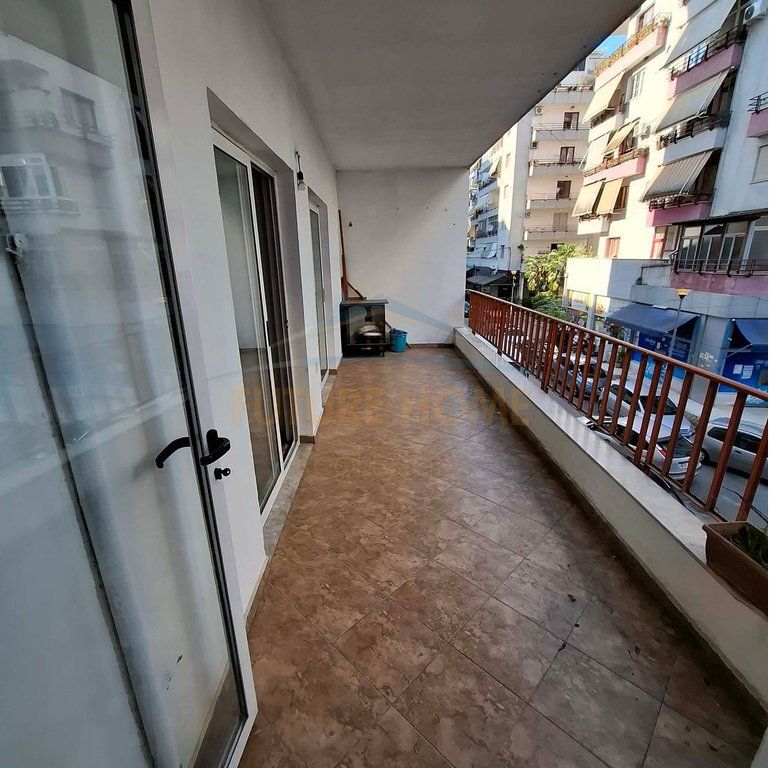 Shitet, Apartament 2+1, Pallatet Çabej, Misto Mame