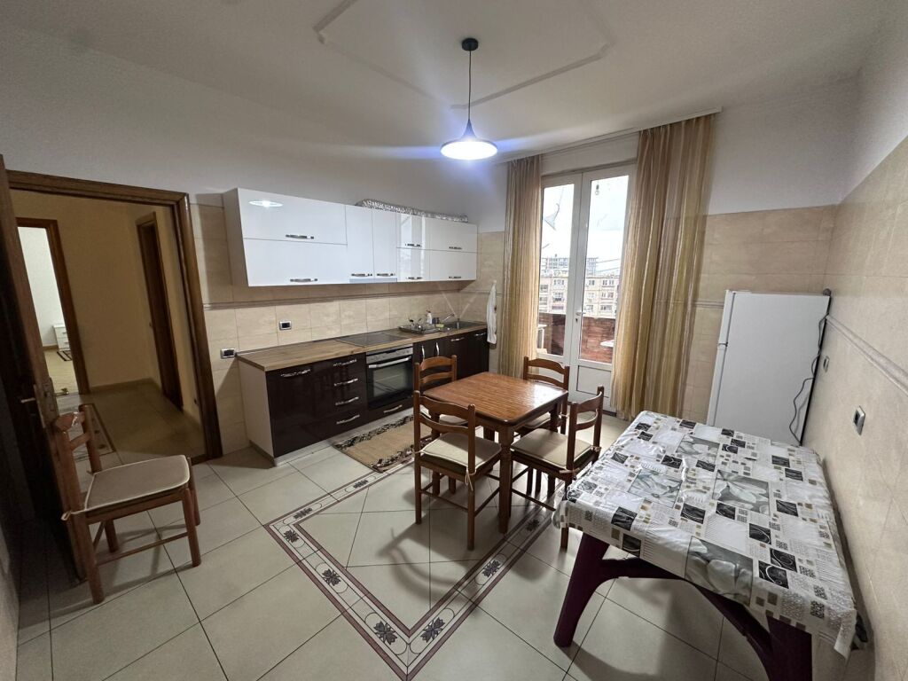 🏡 Jepet me qira apartament 2+1  📍 Rruga Myslym Keta, shumë pranë Rajonit Nr. 4 💰 Çmimi: 50,000 lek / muaj