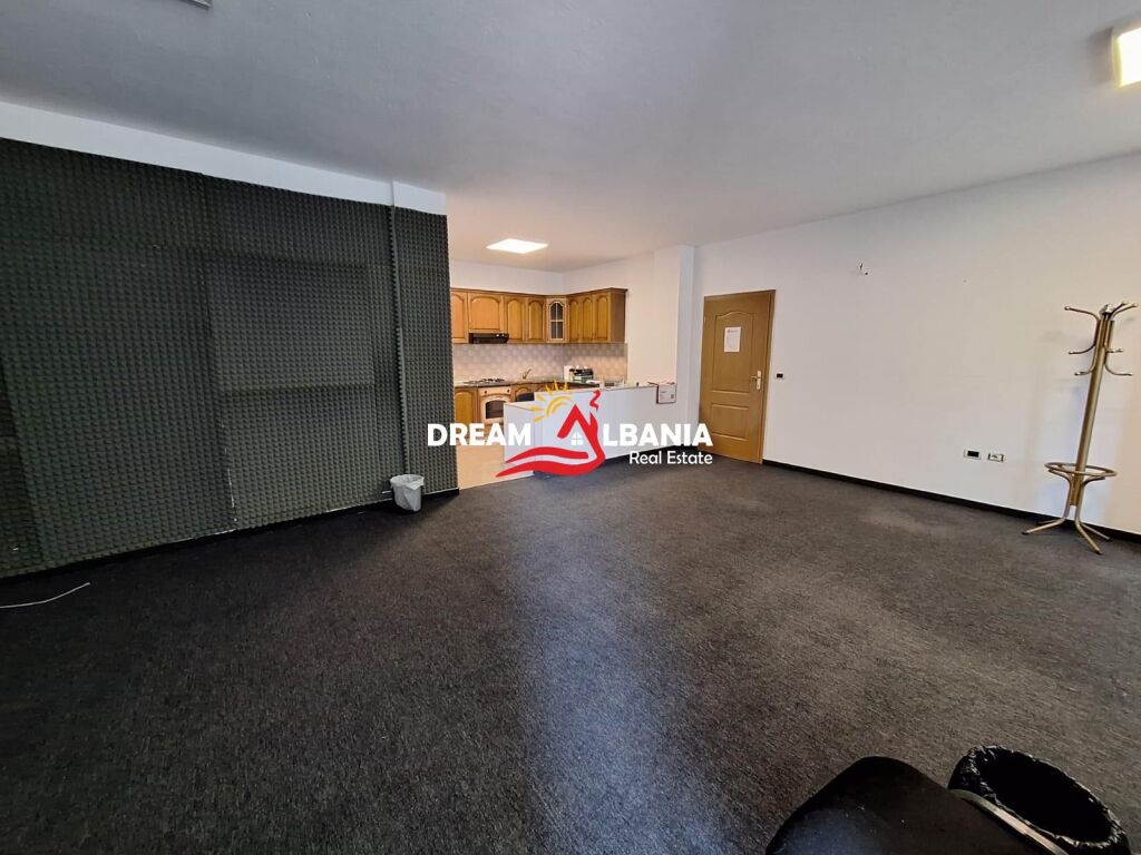 Jepet Me Qera Ambient Biznesi ne Bllok Prane Rruga Brigada VIII.(ID 42611541)
