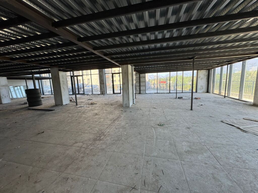 NEGOZIO IN AFFITTO 800 M2 PRESSO RADISSON LAGO
