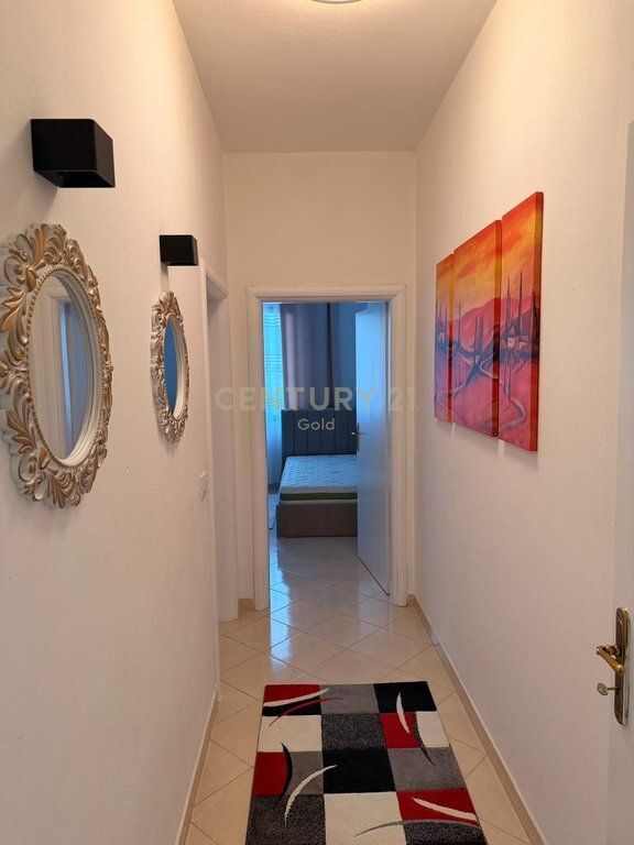 Jepet me qera apartament 2+1 + 2 Ballkone / Yzberisht, prane Kmy-se.