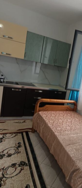 GARSIONERE 22000  LEKE.STACIONI I TRENIT