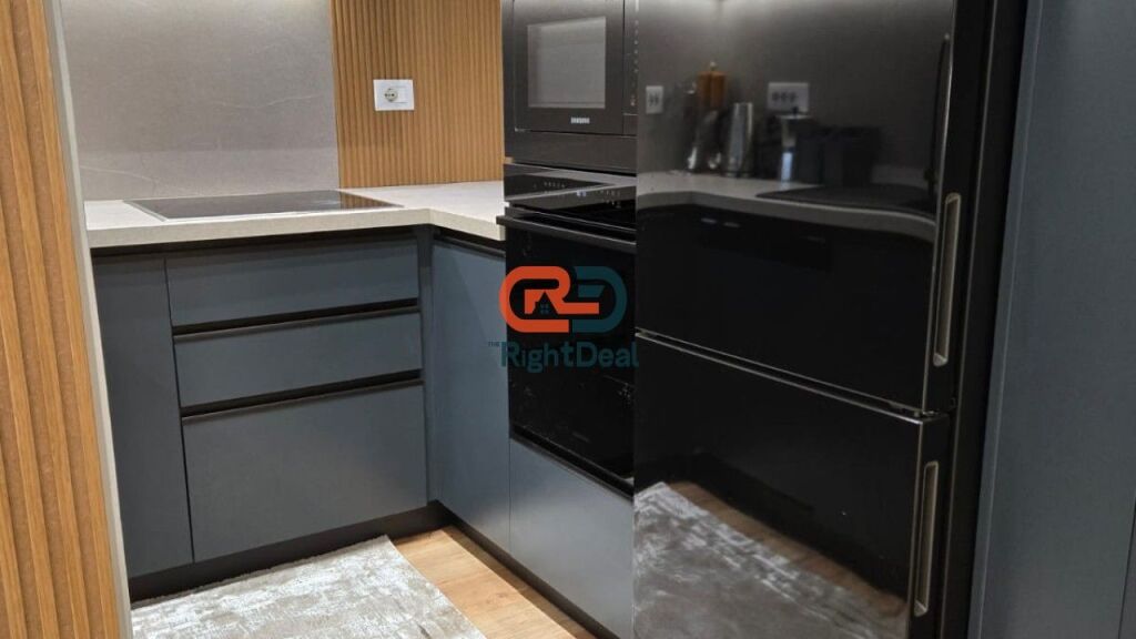 Tek Kodra e Diellit, Jepet Me Qira Super Apartament 2+1+2+Post Parkimi, Totalisht i Investuar Gati Per Banim!!!