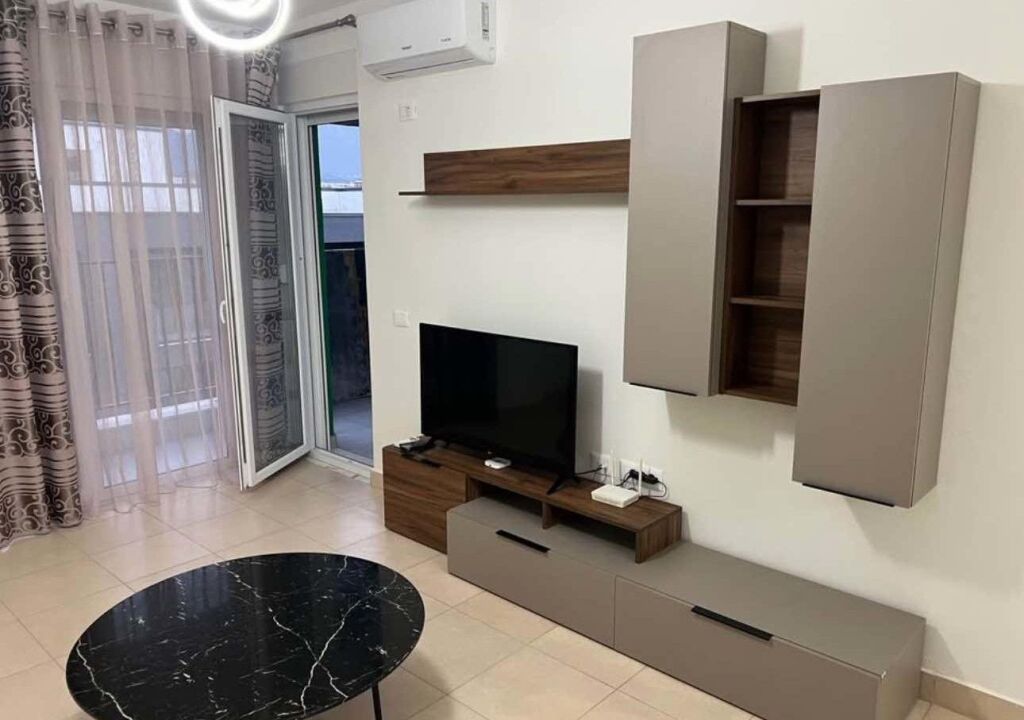 AFFITTASI 1+1 VIA 5 MAGGIO 40.000 LEKE