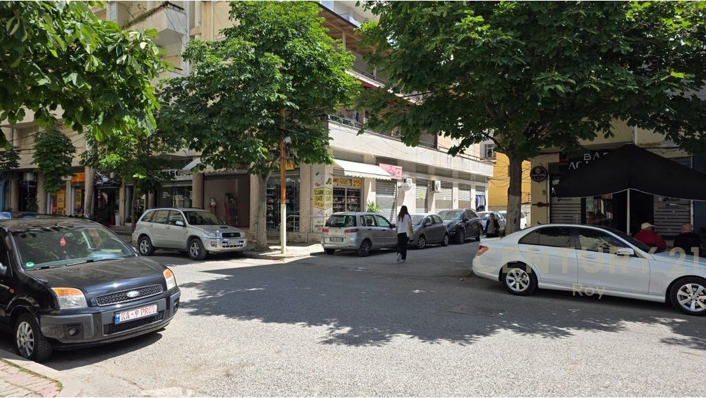 Shitet Njësi Biznesi 53.5 m² në Durrës – Pranë Kopshtit “Sotir Noka”