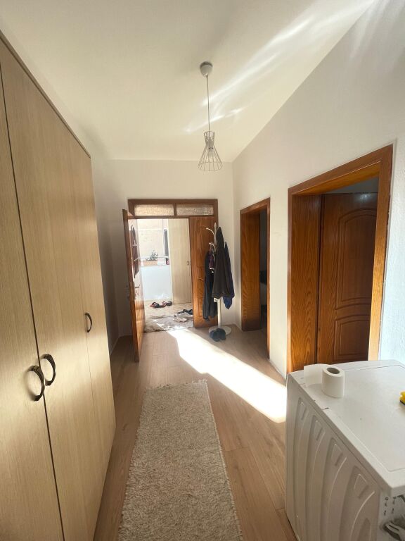 Jepet shtepi me qera 2+1+ballkon 120m Selite e Vogel Tirane