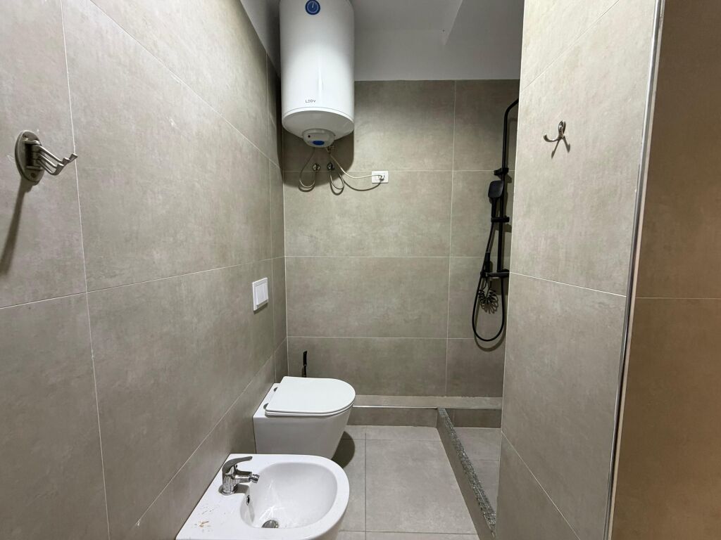 🏡 Shitet Apartament 1+1 te Kodra e Diellit 📐 Sipërfaqe: 73 m² + 11 m² verandë