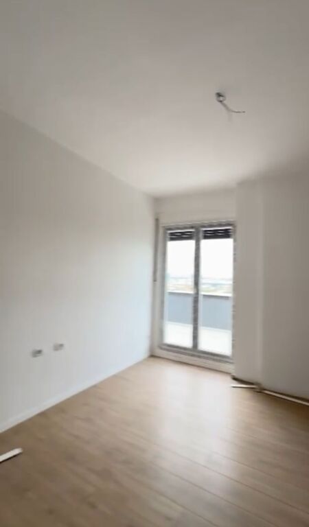 Shitet apartament 2+1 ne Kamez