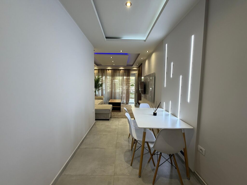 🏡 Shitet Apartament 1+1 te Kodra e Diellit 📐 Sipërfaqe: 73 m² + 11 m² verandë