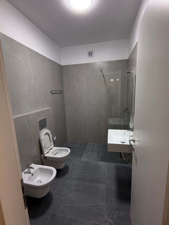 Qera | Apartament 1 + 1 | Rruga 5 Maji | 550 €/muaj