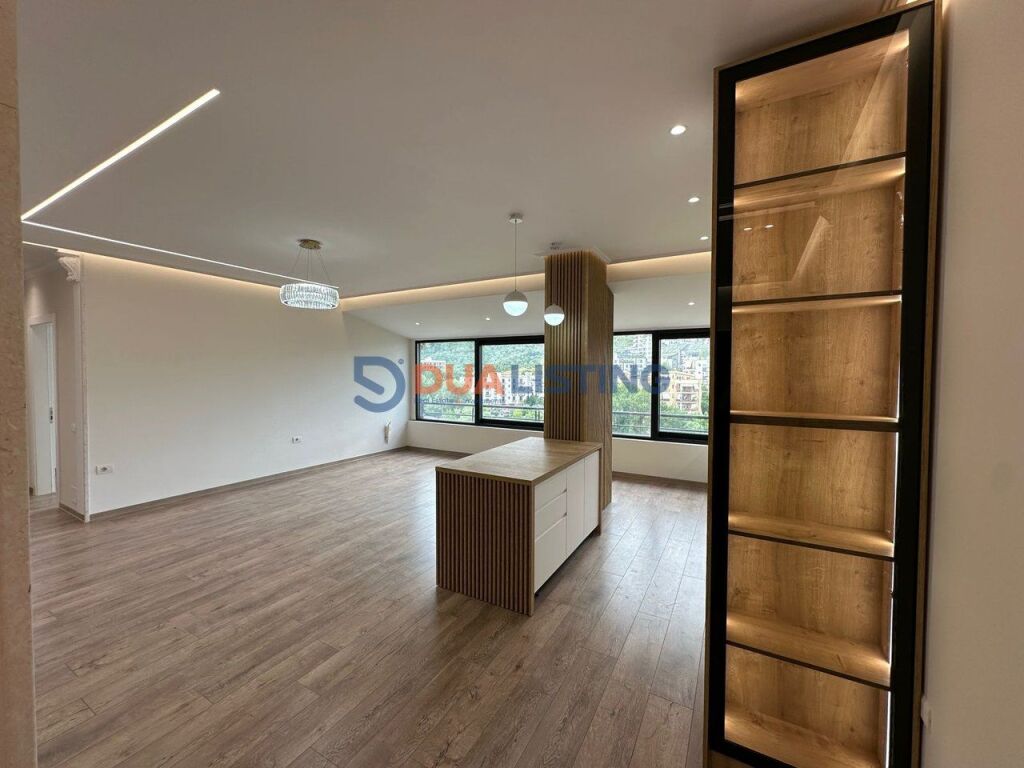 Apartament 2+1 Për Shitje me pamje nga Liqeni i Thatë!
