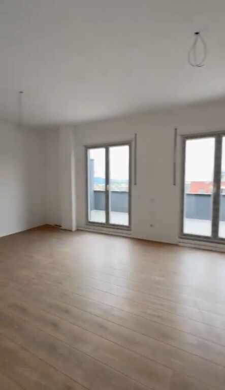 Shitet apartament 2+1 ne Kamez