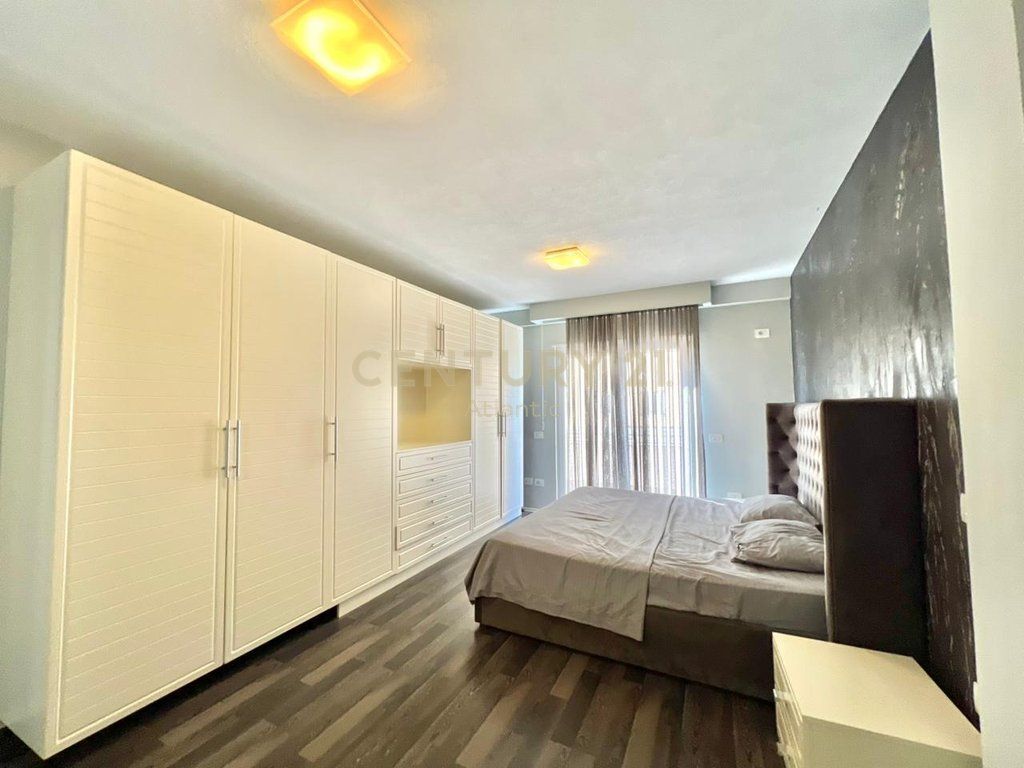 EXCLUSIVE ! SHITET APARTAMET LUXURY 2+1+2 TUALETE + 80M2 VERANDE DHE 1 GARAZHD NE PLAZH ILIRIA DURRES !