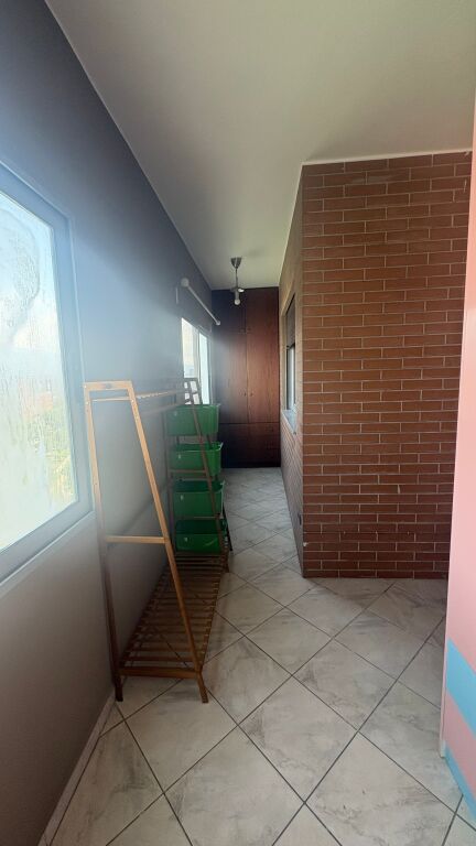Affittasi appartamento 2+1 arredato presso il Palazzo con Shigjeta