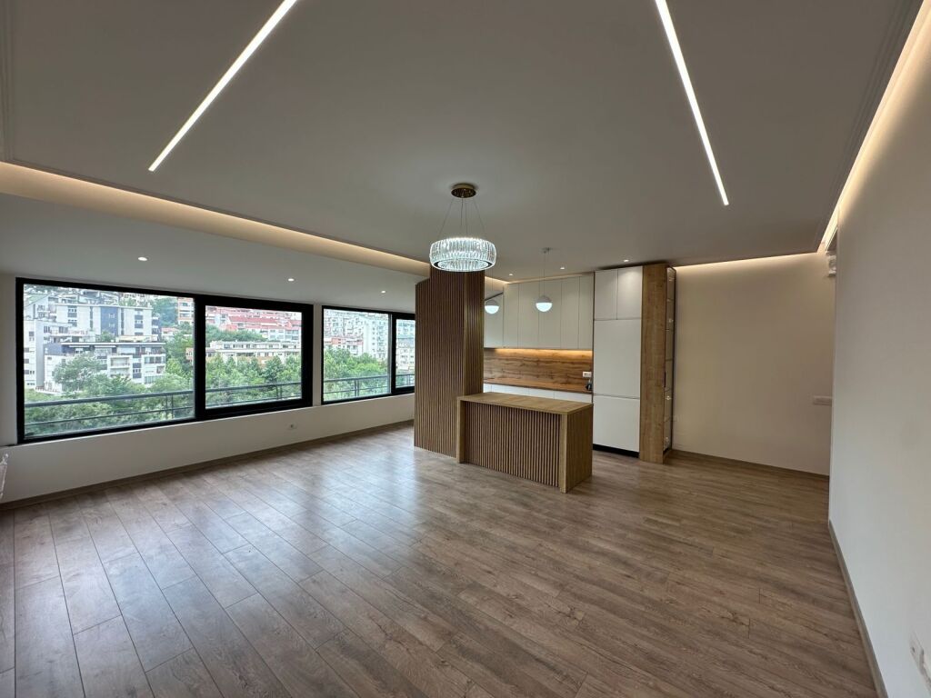 SHITET APARTAMENT 2+1 ME PAMJE NGA LIQENI – Liqeni i Thatë 🌿
