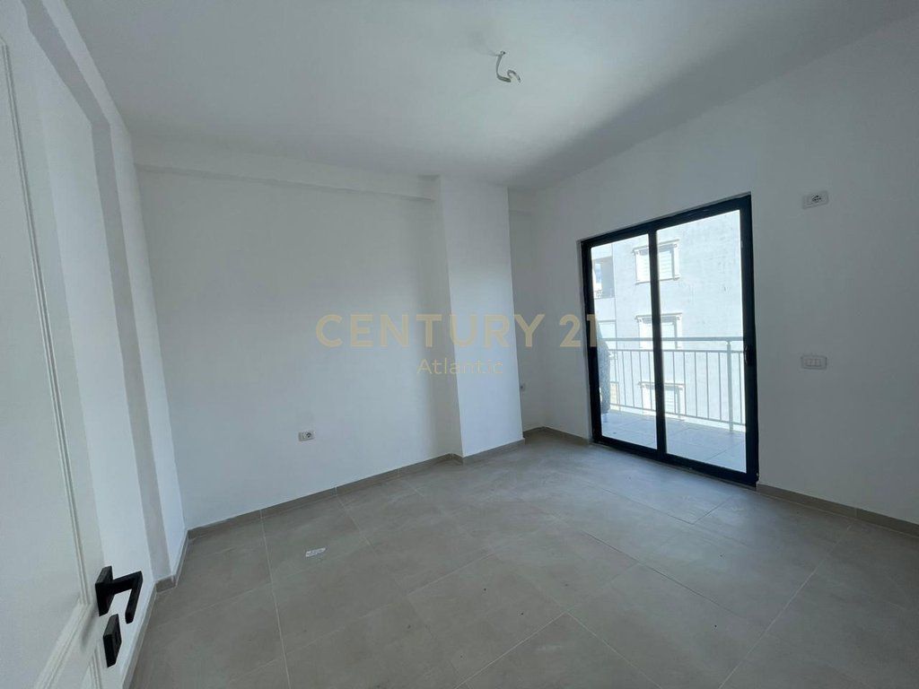 Apartament 1+1 për Shitje në Malin e Robit, Ndërtim i Ri me Pishinë