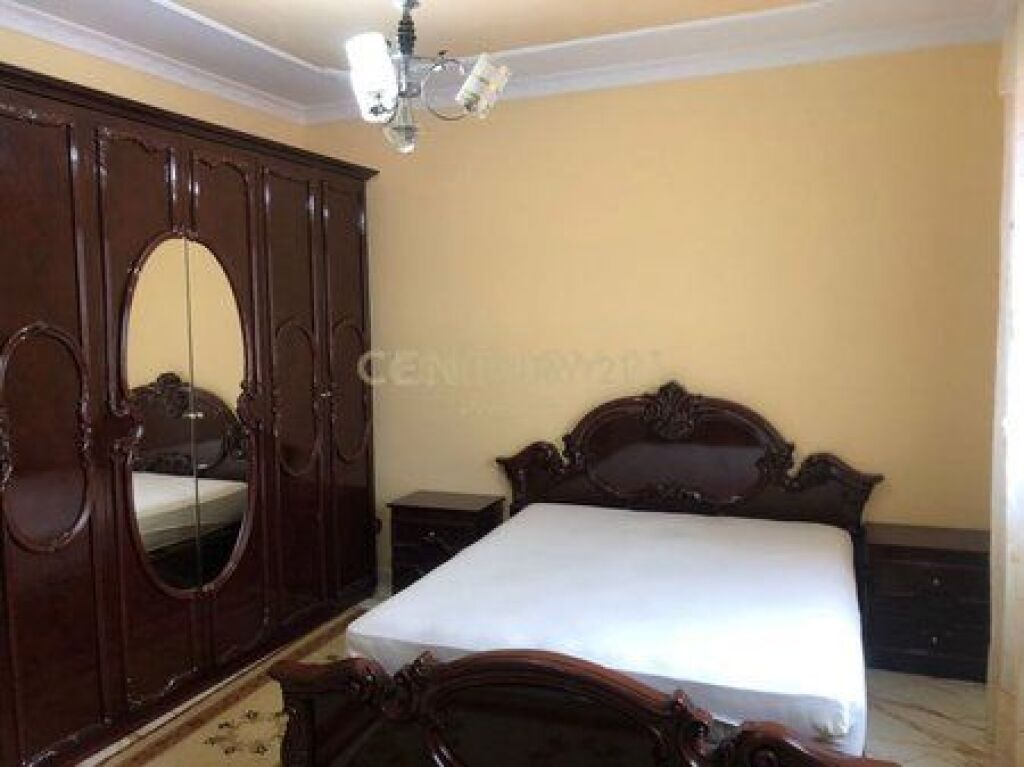APARTAMENT ME QIRA 3+1+2, NE HYRJE TE VILAVE AMERIKANE, TIRANE!