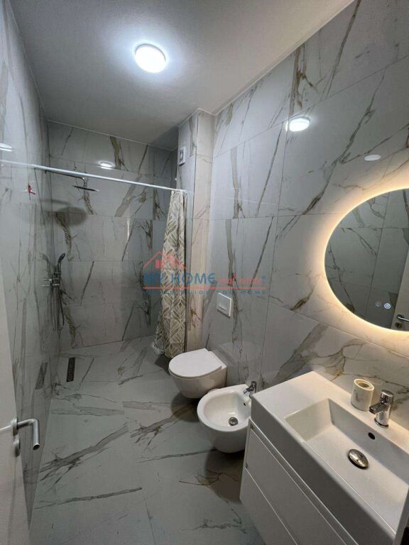 Apartament 2+1+2 me qera tek Shkolla e Kuqe ne Tirane