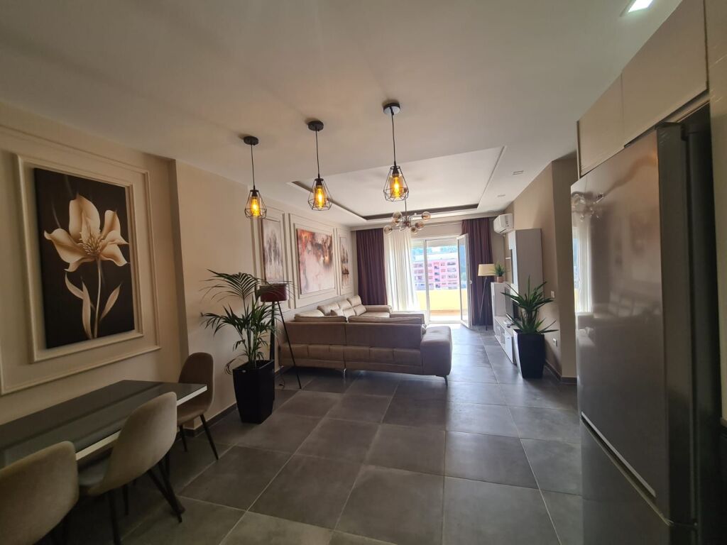Shitet apartament 2+1 ne Vlore