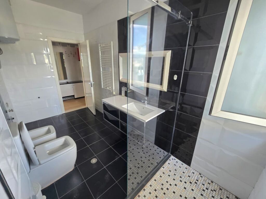 Apartamente 2+1 Ne Shitje, Me Pamje Mbi Liqenin e Thate