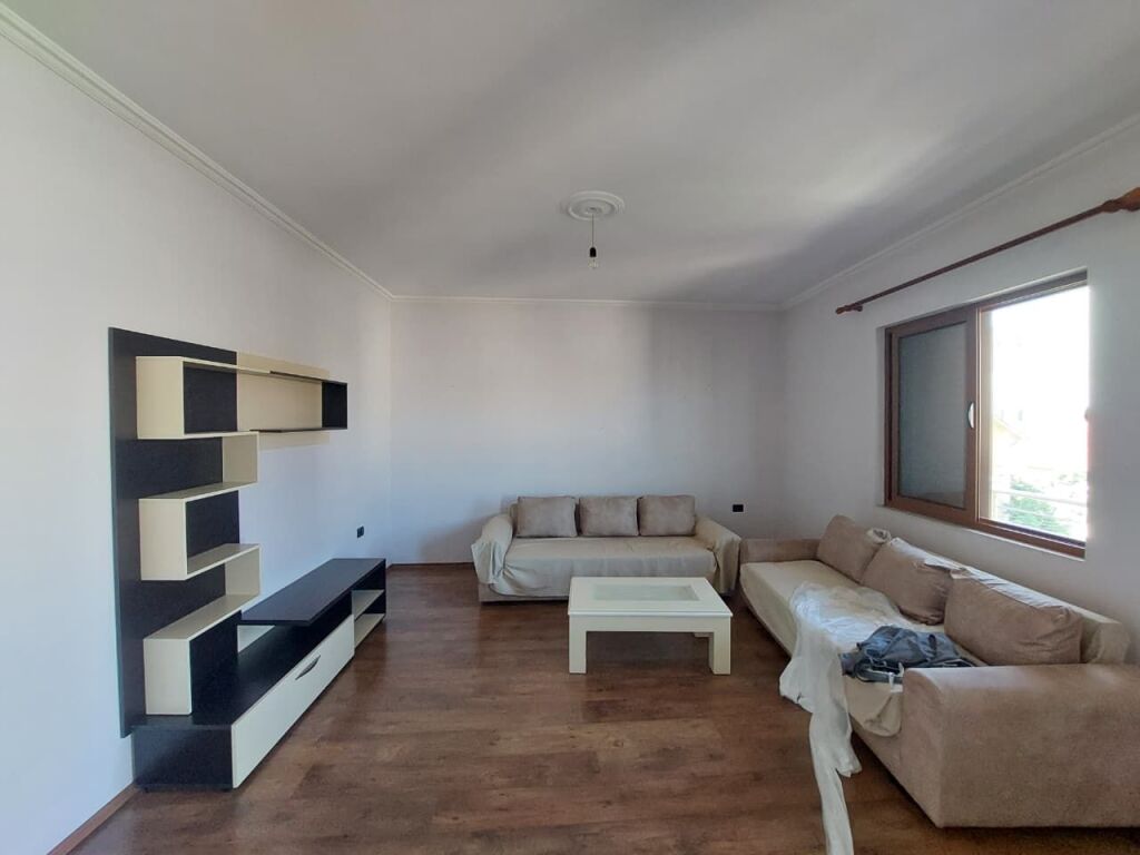 Qera | Shtëpi private 2 + 1 | Rruga Besa | 550 €/muaj