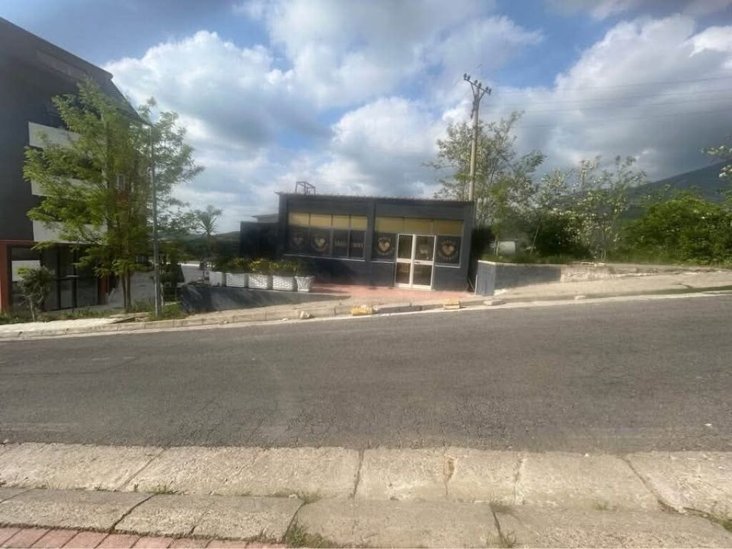 SHITET TRUALL 182 M + NDERTESE - RR. E DAJTIT , TIRANE
