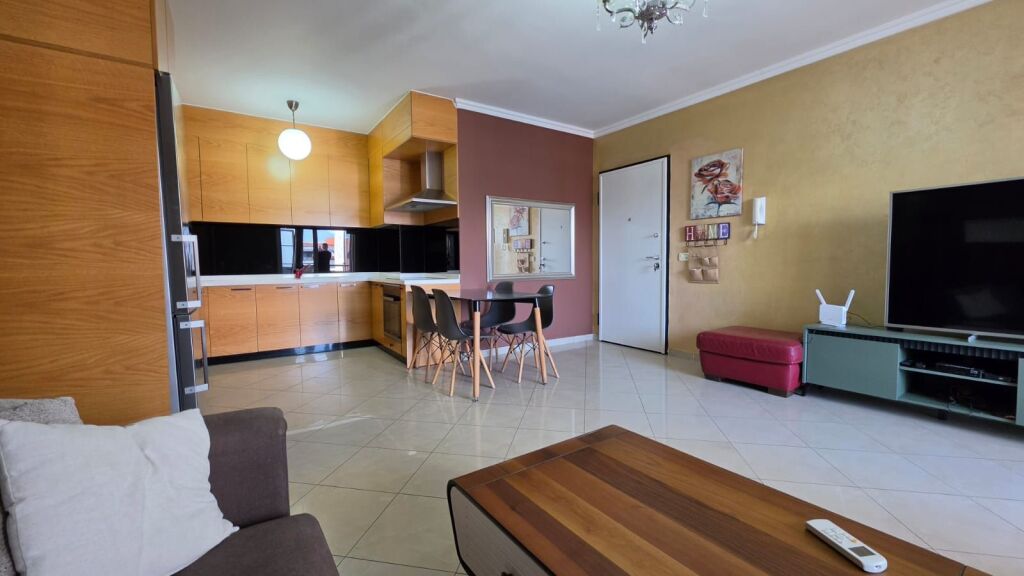 Jepet me Qira Apartament 2+1+2+Depo + 2 Ballkone