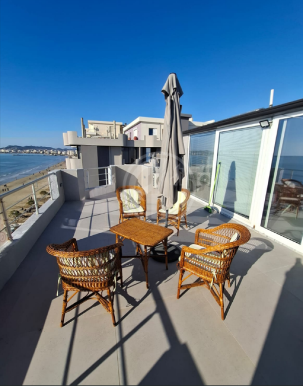 Jepet me qera apartament 2+1 -Vije e pare me detin  Plazg Durres