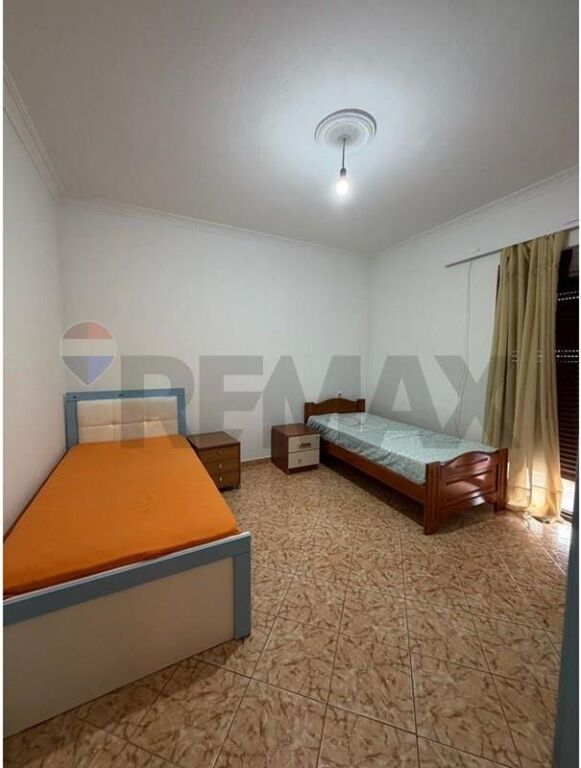 Jepet me qira apartament 2+1+2, kati i dyte i viles ne Selite