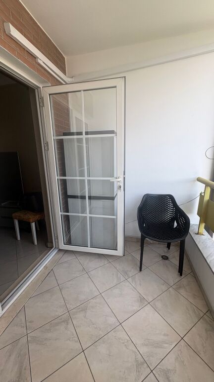 Affittasi appartamento 2+1 arredato presso il Palazzo con Shigjeta