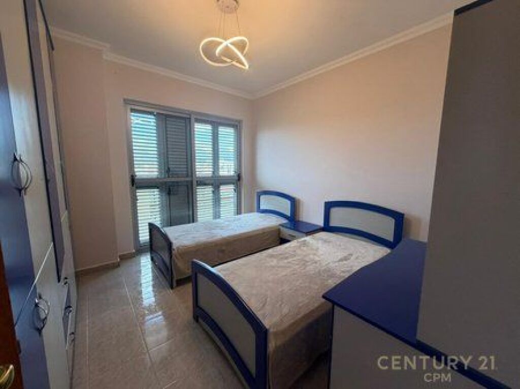 VENDESI APPARTAMENTO 3+1+2 VICINO AL KRISTAL CENTER!