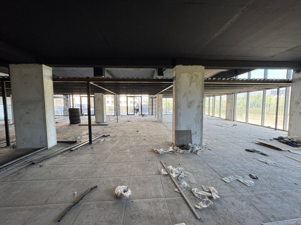NEGOZIO IN AFFITTO 800 M2 PRESSO RADISSON LAGO
