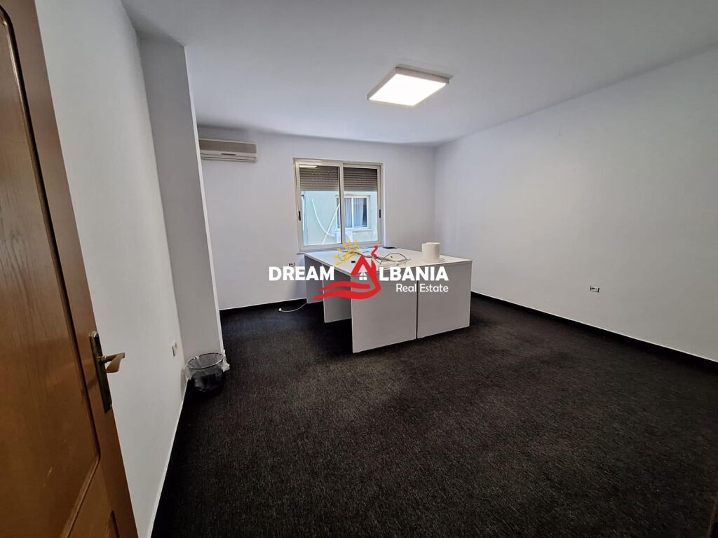 Jepet Me Qera Ambient Biznesi ne Bllok Prane Rruga Brigada VIII.(ID 42611541)