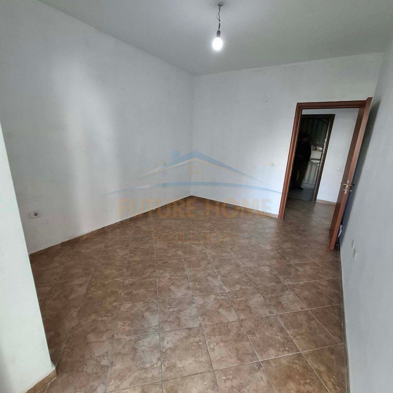 Shitet, Apartament 2+1, Pallatet Çabej, Misto Mame