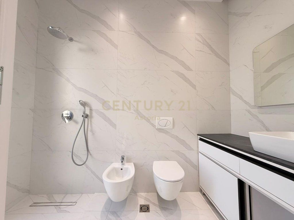 JEPET ME QIRA APARTAMENT PREMIUM 2+1+2+POST PARKIMI TE "KOMPLEKSI DELIJORGJI"
