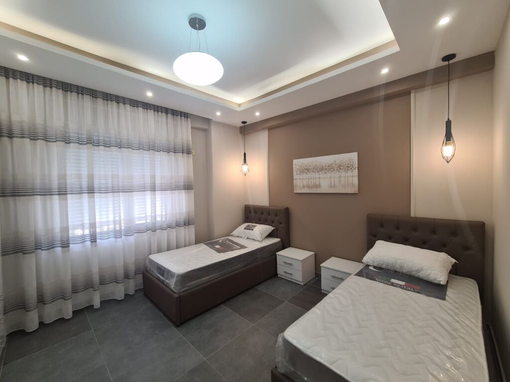 Shitet apartament 2+1 ne Vlore